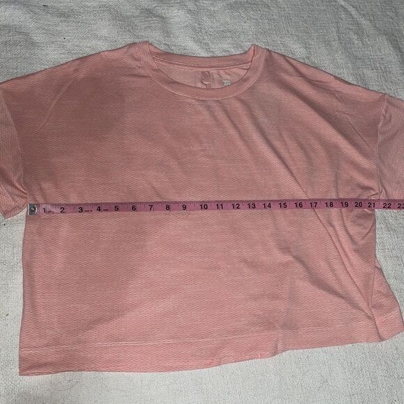 all in motion Athletic Crop Top Running cutout - Picture 10 of 11